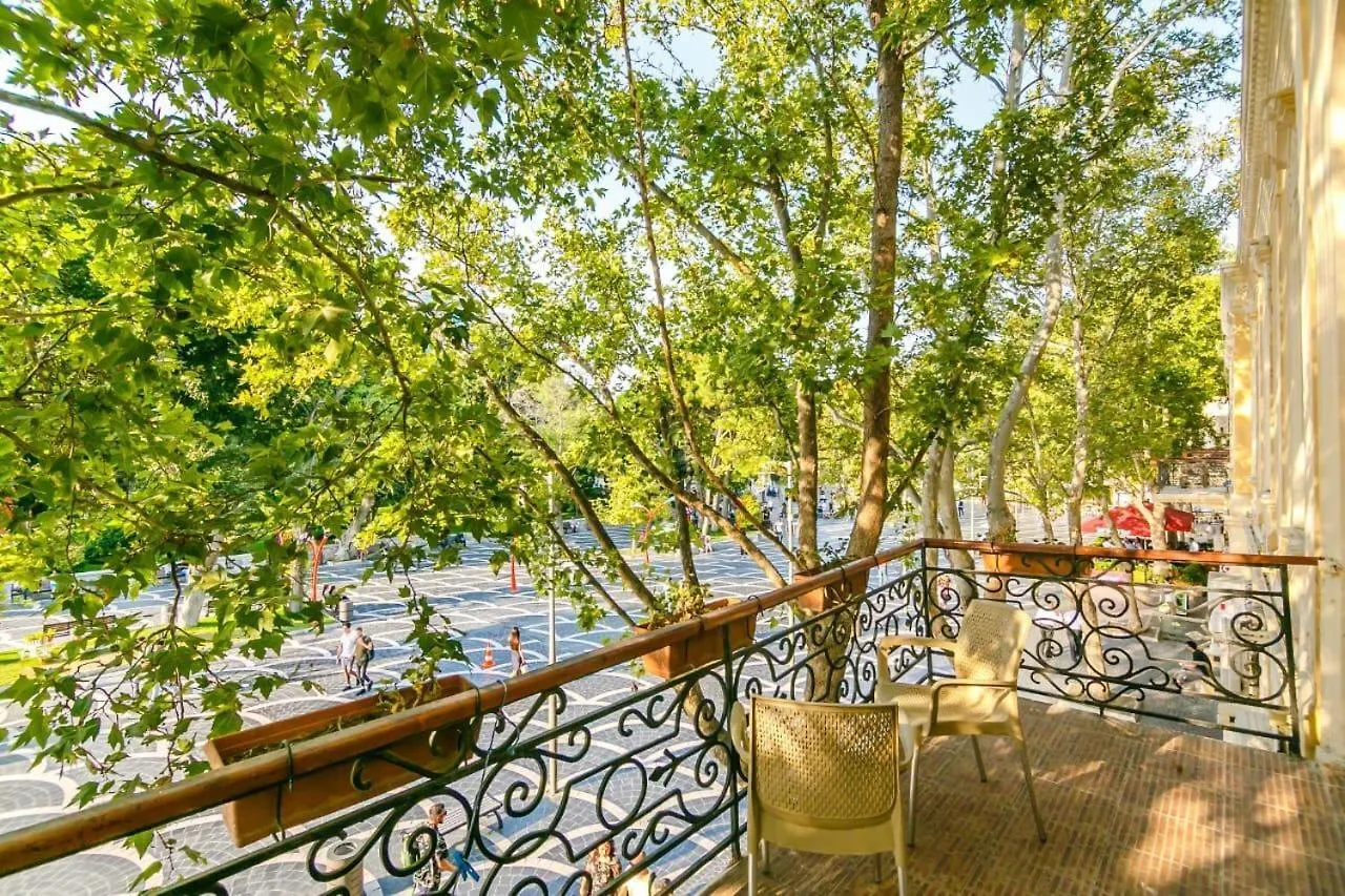Apartment On Mcdonald'S Baku