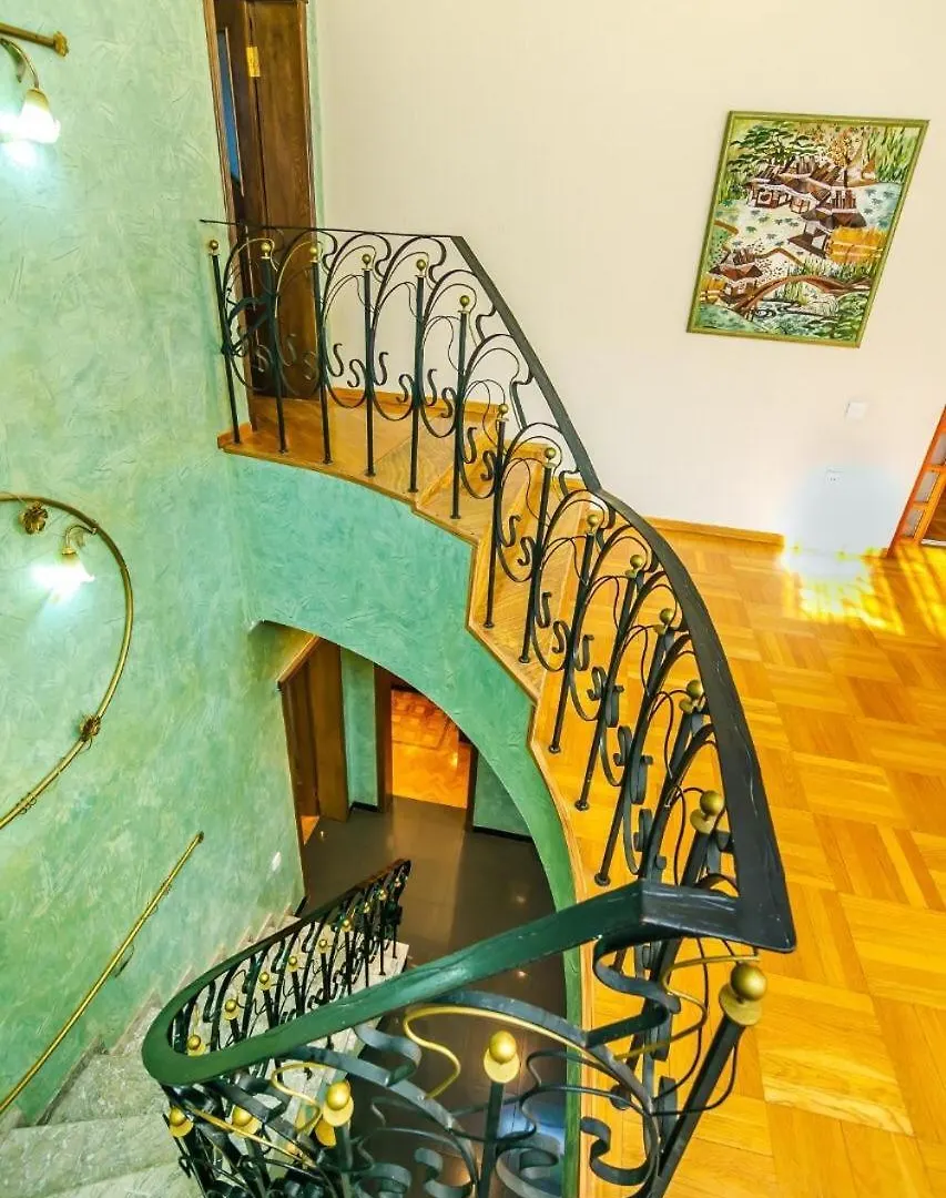 Apartment On Mcdonald'S Baku