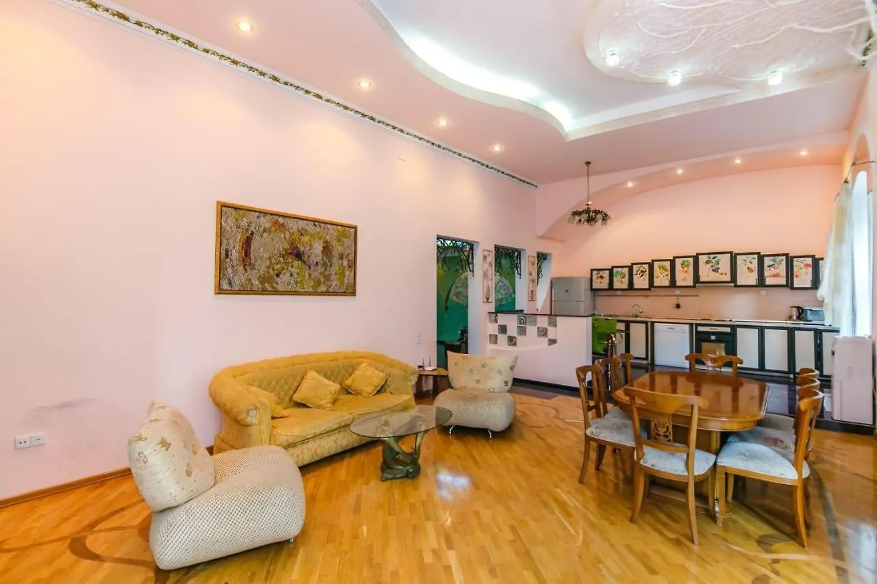 Apartment On Mcdonald'S Μπακού